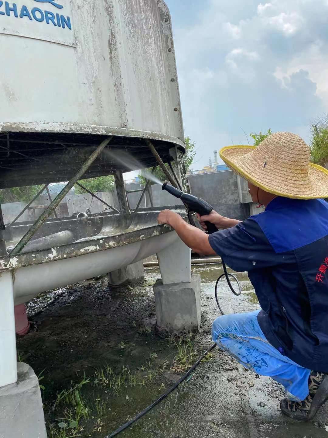 如何清洗冷却水塔-冷却水塔清洗步骤-高压水枪清洗