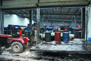 油罐车,地沟油,餐桌,化工厂,绿色企业,PH试纸,测酸碱度